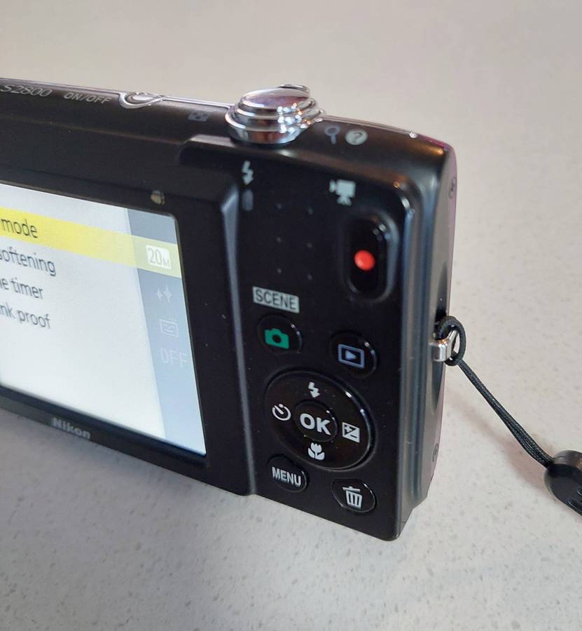 Nikon CoolPix S2800 digital camera