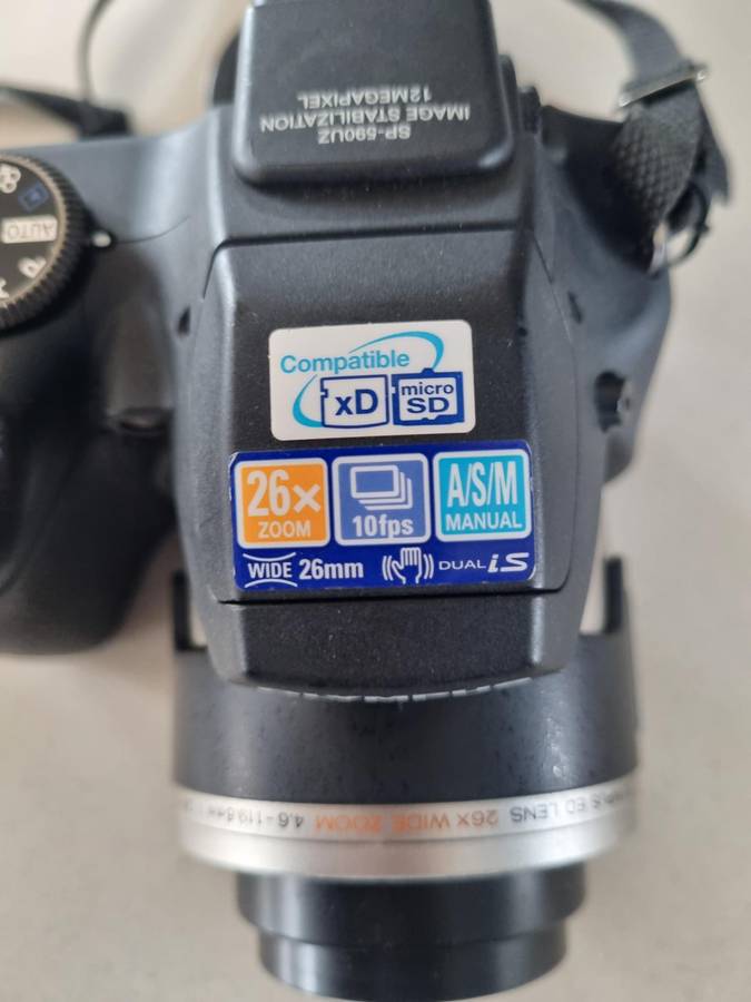 Olympus camera (SP-590UZ) 12 m/pixel, 26 x optical zoom. EXCELLENT condition.
