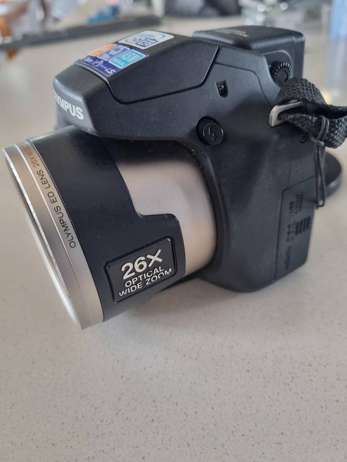 Olympus camera (SP-590UZ) 12 m/pixel, 26 x optical zoom. EXCELLENT condition.