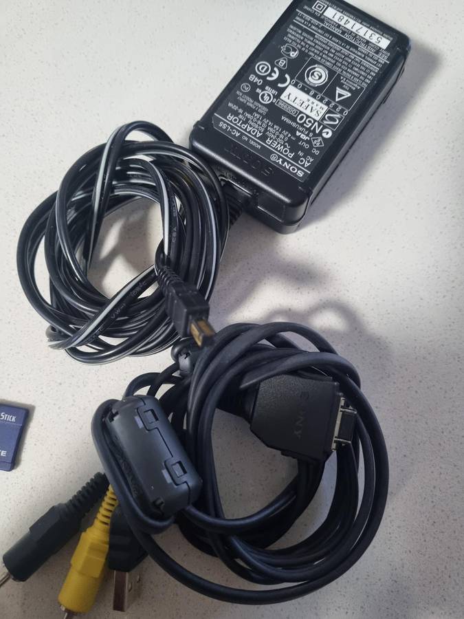 Sony Cybershot DSC-P200 camera bundle