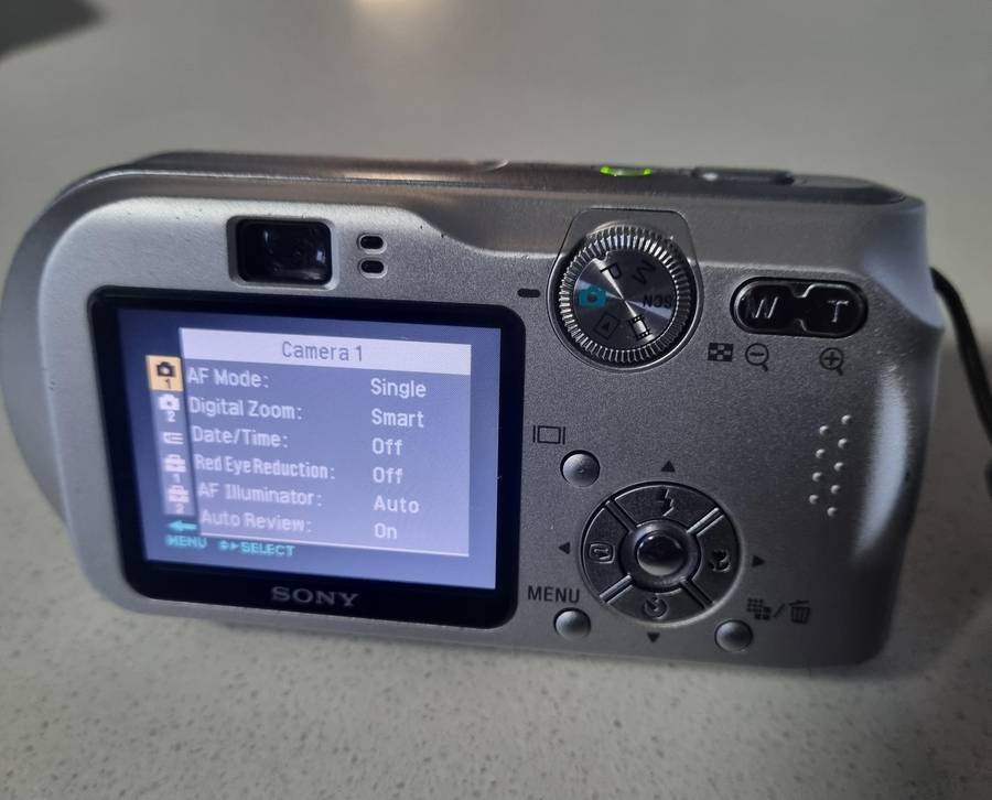 Sony Cybershot DSC-P200 camera bundle