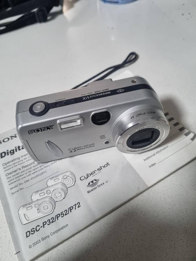 Sony Cybershot (DSC-P52) digital camera. In PERFECT working condition.