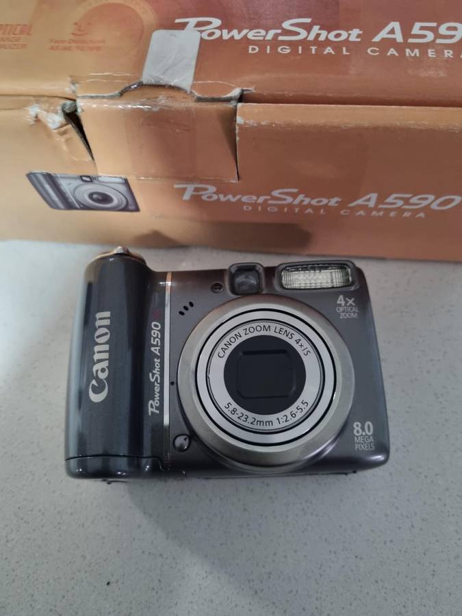 Canon PowerShot A590 IS (8 m/pixel, 4 x optical zoom.