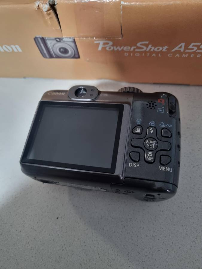 Canon PowerShot A590 IS (8 m/pixel, 4 x optical zoom.