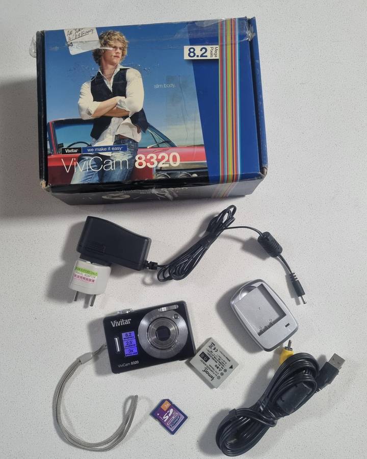 Vivitar digital camera 8320  8.2 m/pixel, 3 x optical zoom, video mode etc.