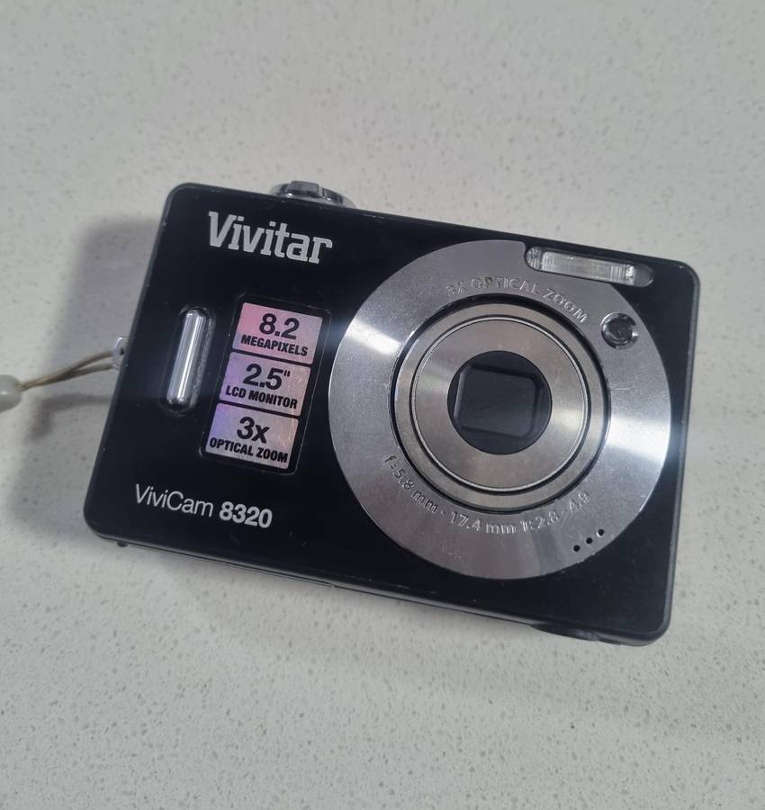 Vivitar digital camera 8320  8.2 m/pixel, 3 x optical zoom, video mode etc.