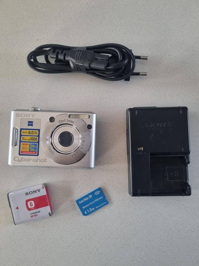 Sony Cybershot digital camera DSC-W30 (6 m/pixel, 3 x optical zoom)