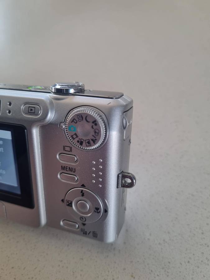 Sony Cybershot digital camera DSC-W30 (6 m/pixel, 3 x optical zoom)