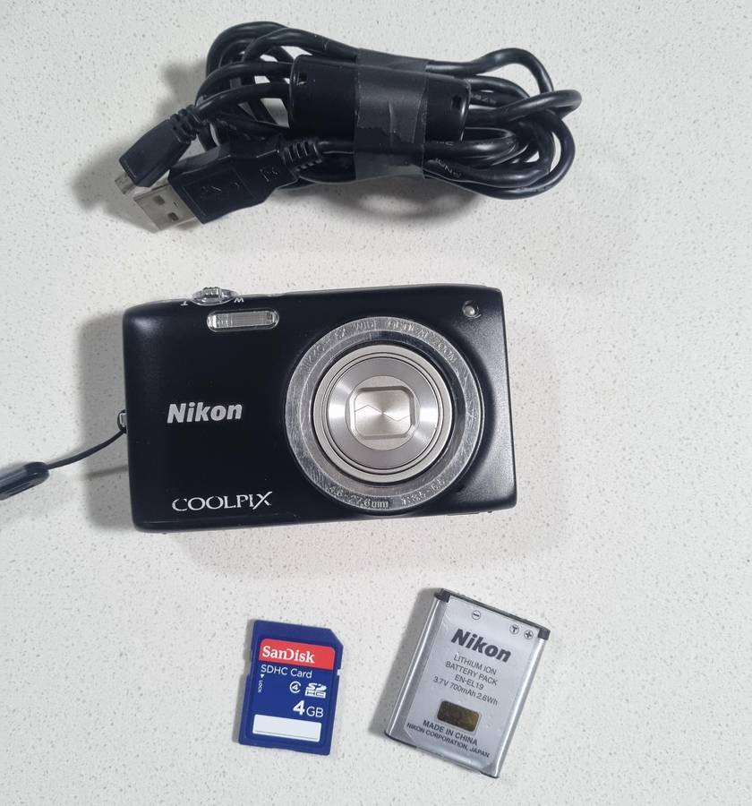 Nikon CoolPix digital camera S2700  (16 m/pixel, 6 x optical zoom)