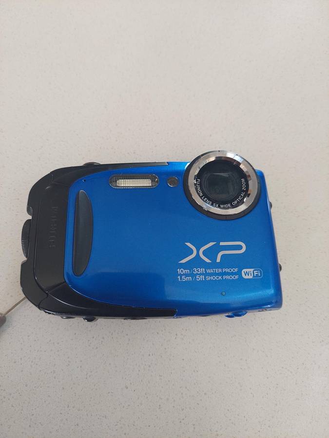 FujiFilm FinePix digital camera XP70 (16 m/pixel, 5 x optical zoom, wifi etc)