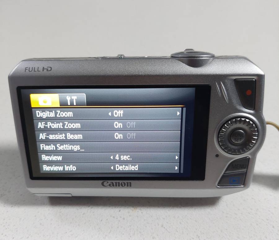 Canon IXUS digital camera 1000HS (10 m/pixel, 10 x optical zoom) In EXCELLENT condition