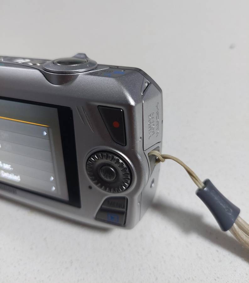 Canon IXUS digital camera 1000HS (10 m/pixel, 10 x optical zoom) In EXCELLENT condition