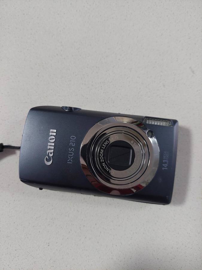 Canon IXUS digital camera 210 Touchscreen, (14.1m/pixel, 5 x optical zoom, HD video recording)