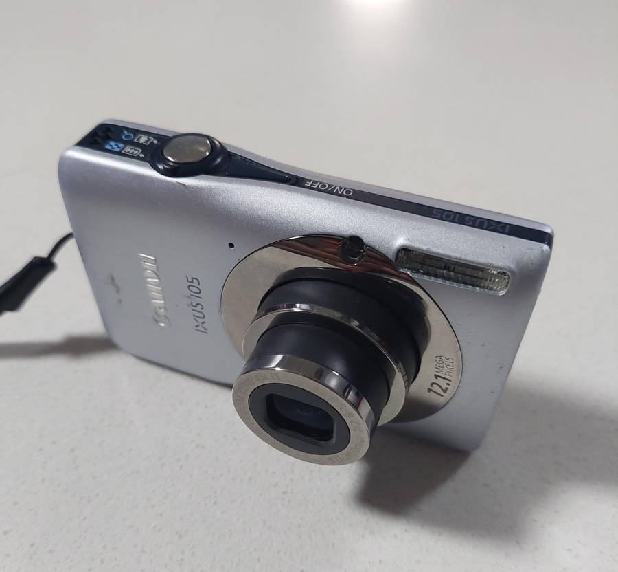 Canon IXUS digital camera 105  (12.1m/pixel, 4 x optical zoom, video recording)