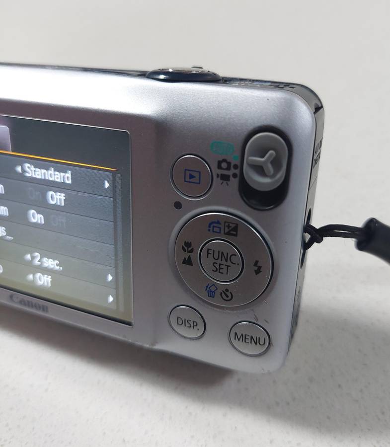 Canon IXUS digital camera 105  (12.1m/pixel, 4 x optical zoom, video recording)