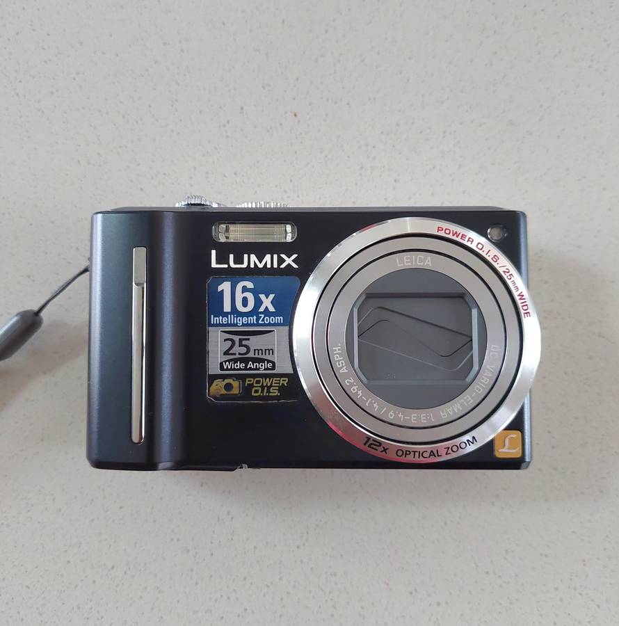 Panasonic Lumix digital camera DMC-TZ8 (12.1 m/pixel, 12 x optical zoom, HD video recording)