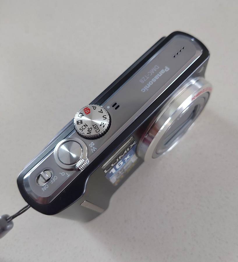 Panasonic Lumix digital camera DMC-TZ8 (12.1 m/pixel, 12 x optical zoom, HD video recording)