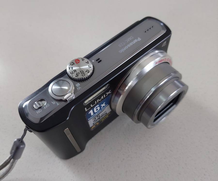 Panasonic Lumix digital camera DMC-TZ8 (12.1 m/pixel, 12 x optical zoom, HD video recording)
