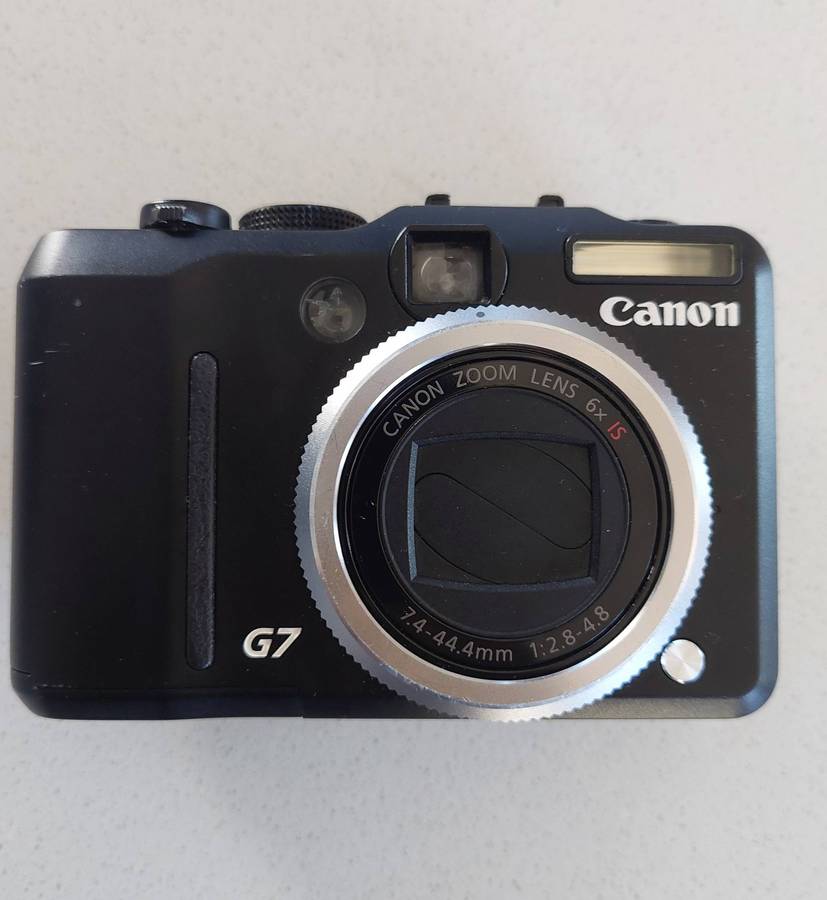 Canon PowerShot G7 digital camera (faulty, not powering on)