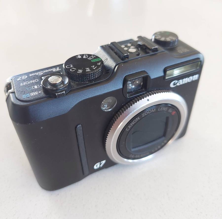 Canon PowerShot G7 digital camera (faulty, not powering on)