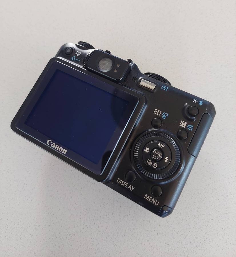 Canon PowerShot G7 digital camera (faulty, not powering on)