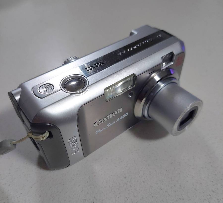 Canon PowerShot digital camera A460 (5 m/pixel, 4 x optical zoom, video recording)