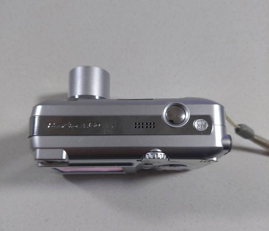 Canon PowerShot digital camera A460 (5 m/pixel, 4 x optical zoom, video recording)