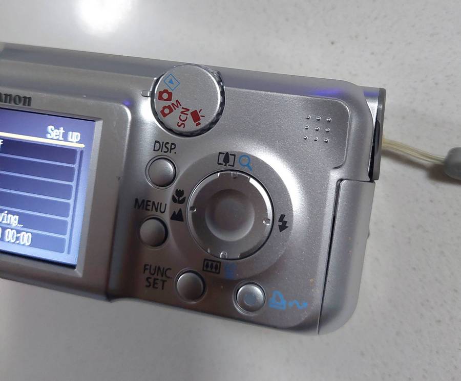 Canon PowerShot digital camera A460 (5 m/pixel, 4 x optical zoom, video recording)