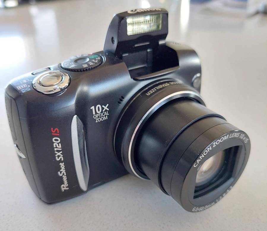 Canon PowerShot digital camera SX120 IS (PRESTINE - LIKE NEW)