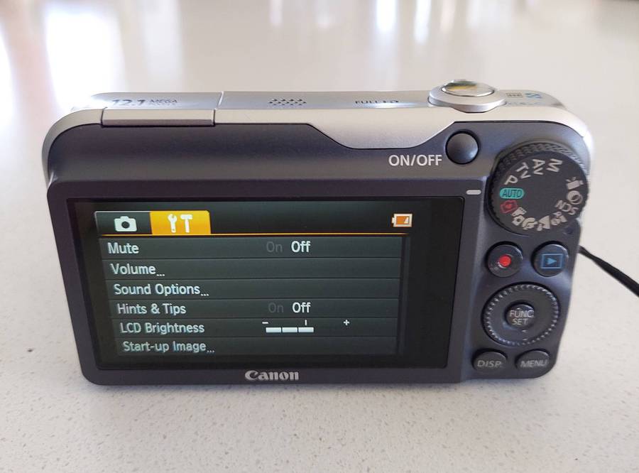 Canon PowerShot digital camera SX220 HS  (12.1 m/pixel, 14 x optical zoom, Full HD video)