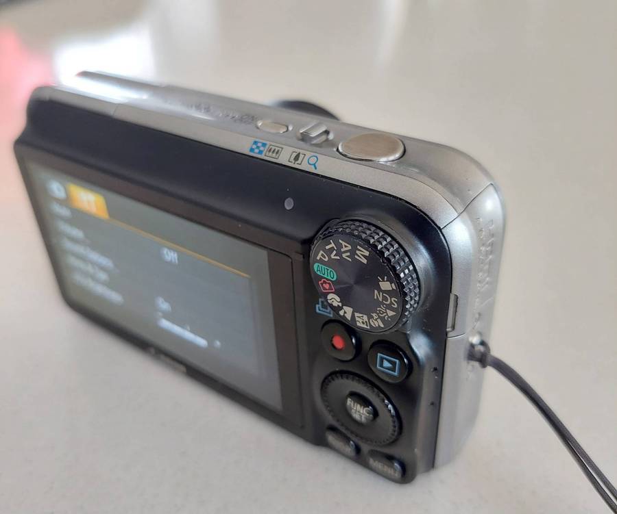 Canon PowerShot digital camera SX120 IS (14.1 m/pixel, 14 x optical zoom, HD video recording)