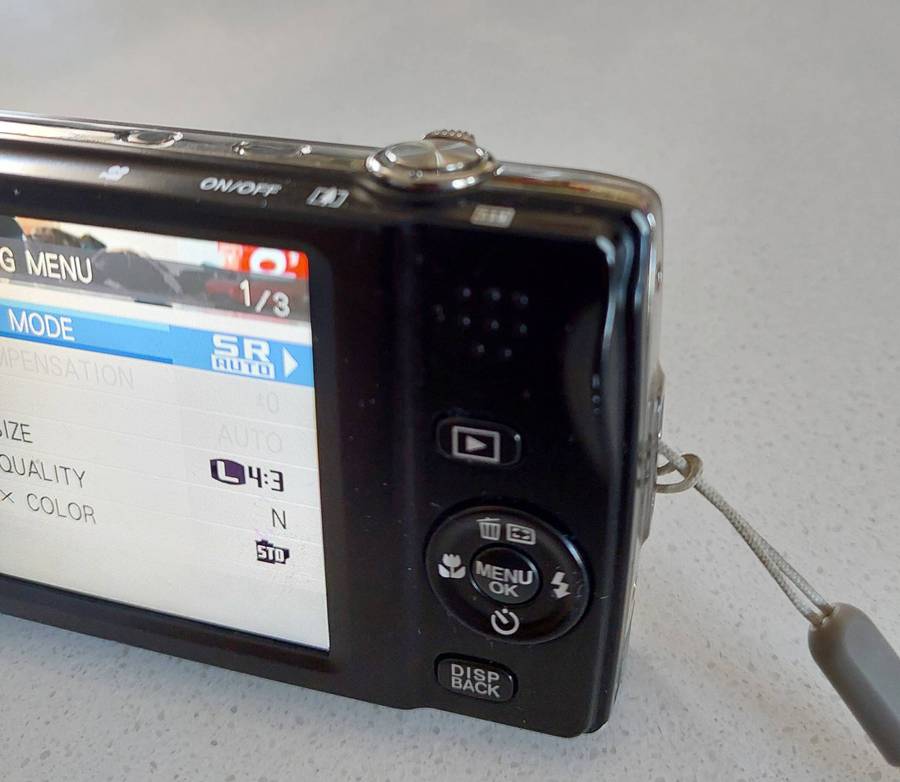 FujiFilm FinePix digital camera T550 (16 m/pixel, massive 12 x optical zoom, HD video recording)