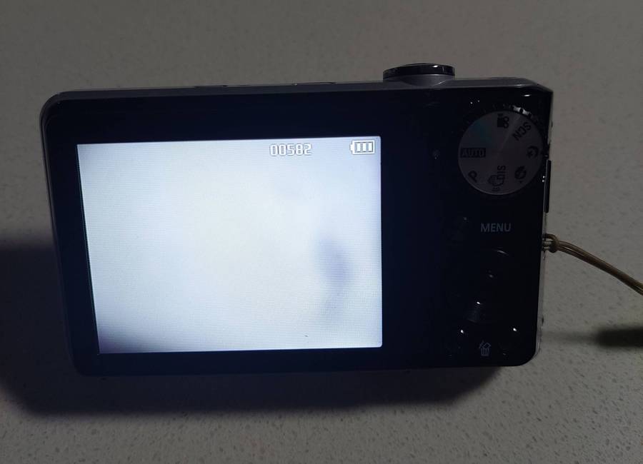 Samsung digital camera TL205 (front and rear lcd, 12.2 m/pixel, 3 x optical zoom, video mode)