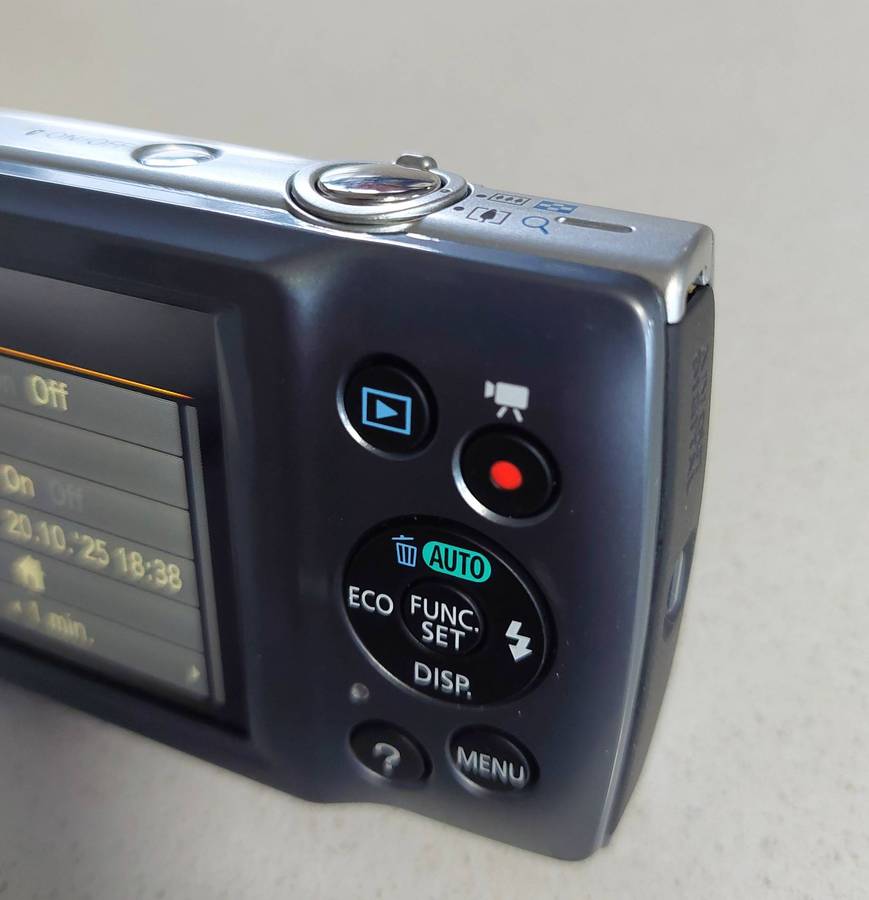 Canon IXUS digital camera 160 IS (20 m/pixel, 8 x optical zoom, HD video recording)