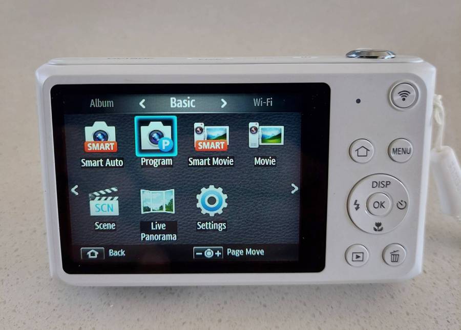 Samsung digital camera DV150F Wi-Fi (16.2 m/pixel, 5 x optical zoom, HD video recording)