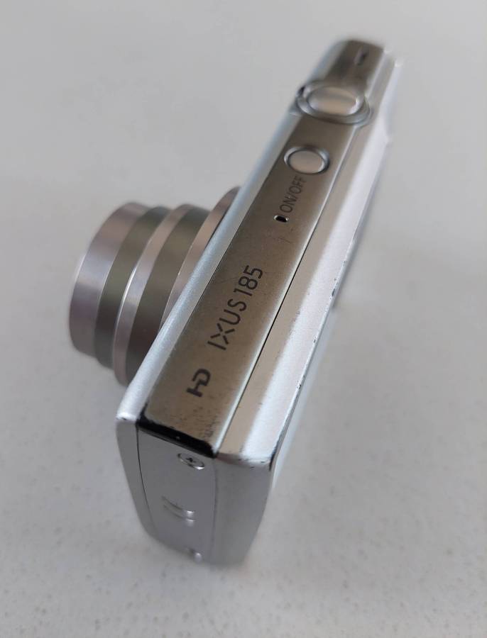 Canon IXUS digital camera 185 (20 m/pixel, 8 x optical zoom, HD video recording)