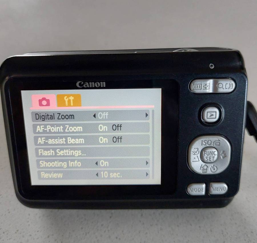 Canon PowerShot digital camera A480 (10 m/pixel, 3.3 x optical zoom, video recording)