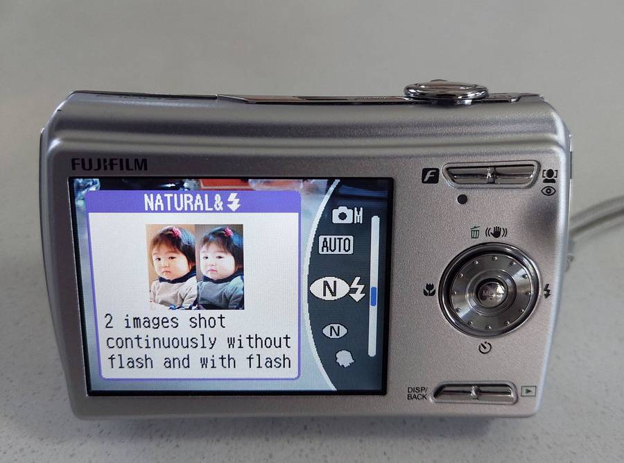 FujiFilm FinePix digital camera F100 fd (12 m/pixel, 5 x optical zoom, video recording)