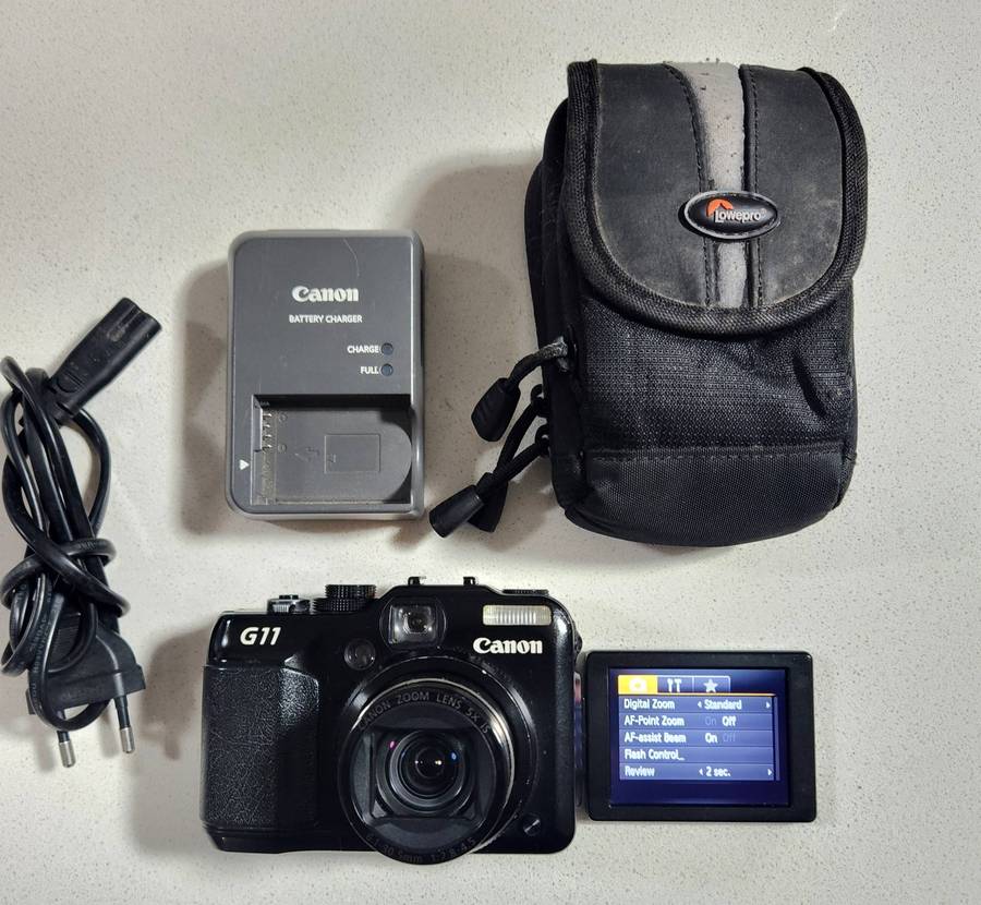 Canon G11 - Jpeg and RAW, 10 m/pixel, 5 x optical zoom, video recording