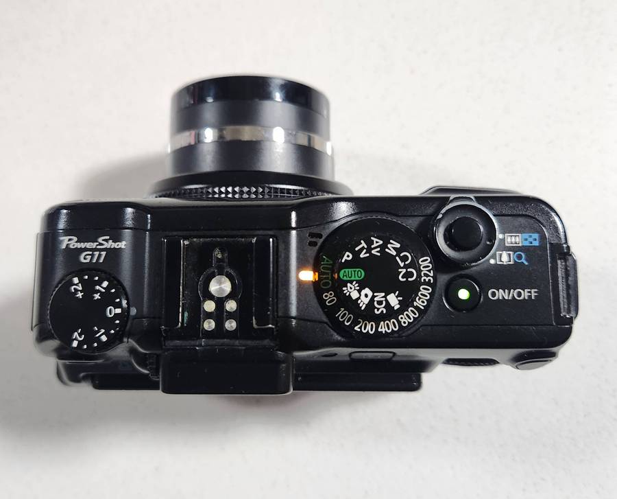 Canon G11 - Jpeg and RAW, 10 m/pixel, 5 x optical zoom, video recording