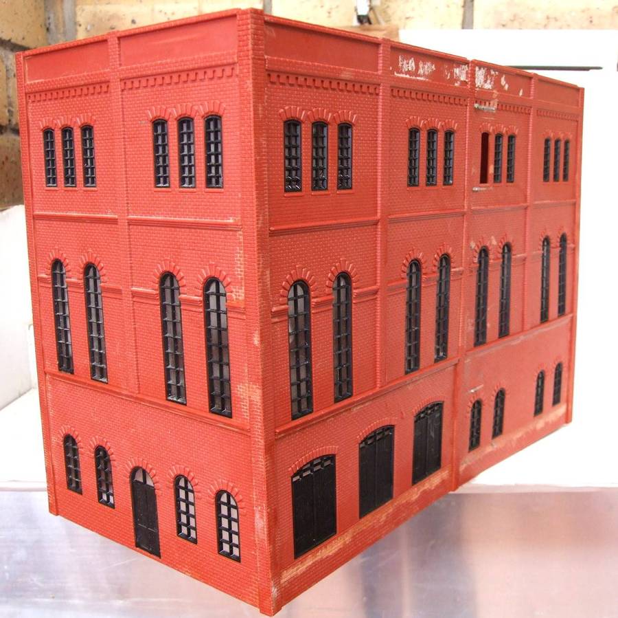 SCENERY HO/OO: On Auction is this (32x16x24cm)Multi-story City Building in Fair Used Condition.