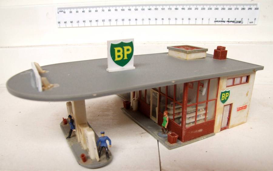 SCENERY HO/OO: On Auction is this VW Service Station Building in Fair Used Condition.