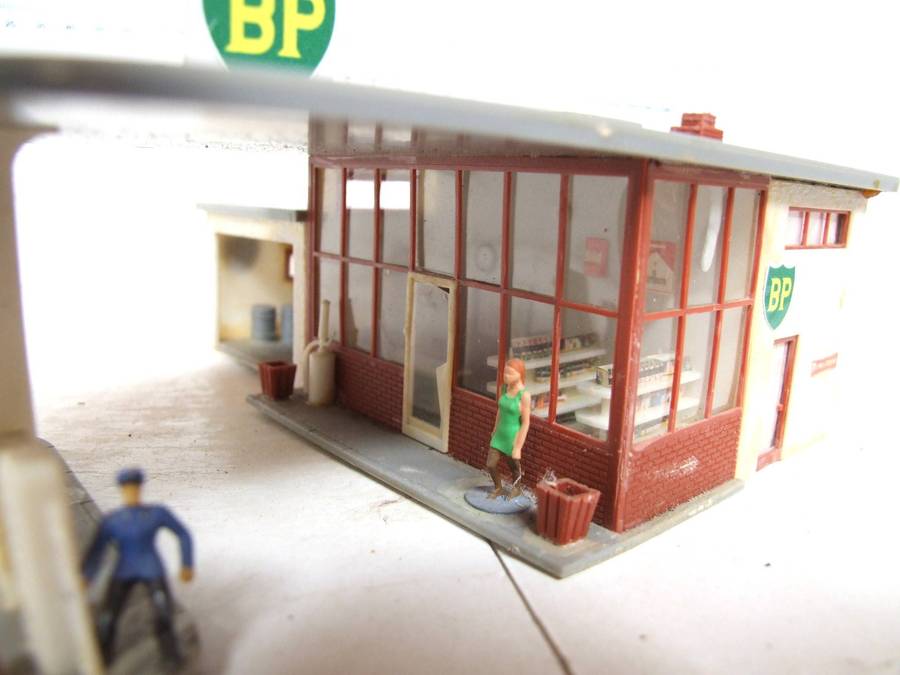 SCENERY HO/OO: On Auction is this VW Service Station Building in Fair Used Condition.