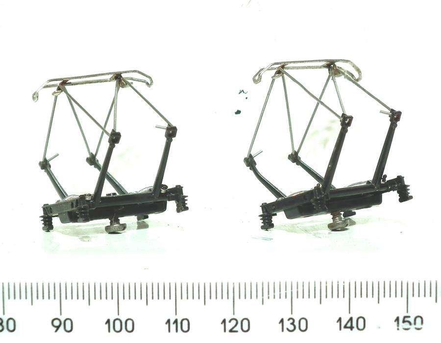 LIMA HO: 1pr SAR E5 Locomotive Pantographs  in Good condition(with Springs) for Parts.(Italy)