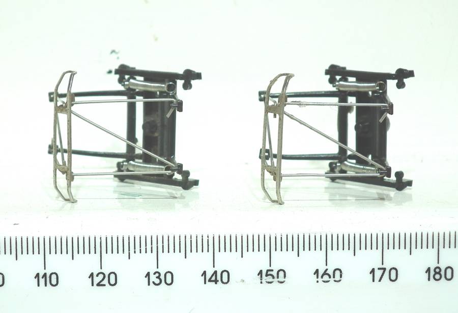 LIMA HO: 1pr SAR E5 Locomotive Pantographs  in Good condition(with Springs) for Parts.(Italy)