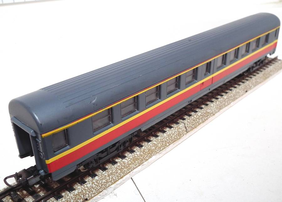 LIMA HO:  SAR METRO BLITZ Passenger Coach in Good  Used and  Un-Boxed condition.(Italy)