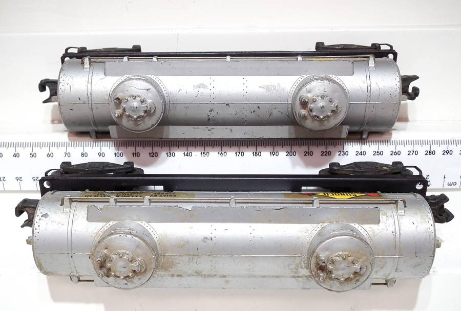 LIONEL O: Pots-War "SUNOCO GAS" 6000 Gal Tanker Cars in Fair Used condition(USA)