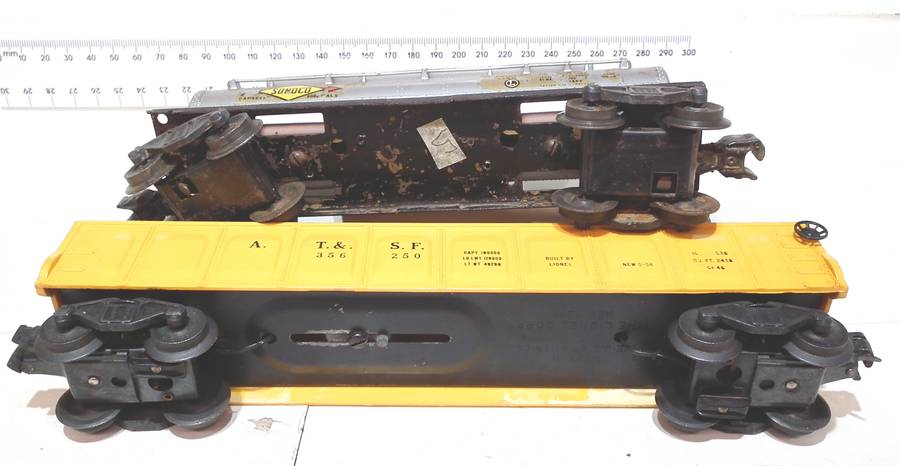 LIONEL O: Pots-War Operational Barrel Car + SUOCO Gas Tanker in Fair Used condition(USA)