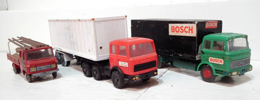 SCENERY HO :  3pc Plastic Trucks in Fair Used, Un-boxed Condition.