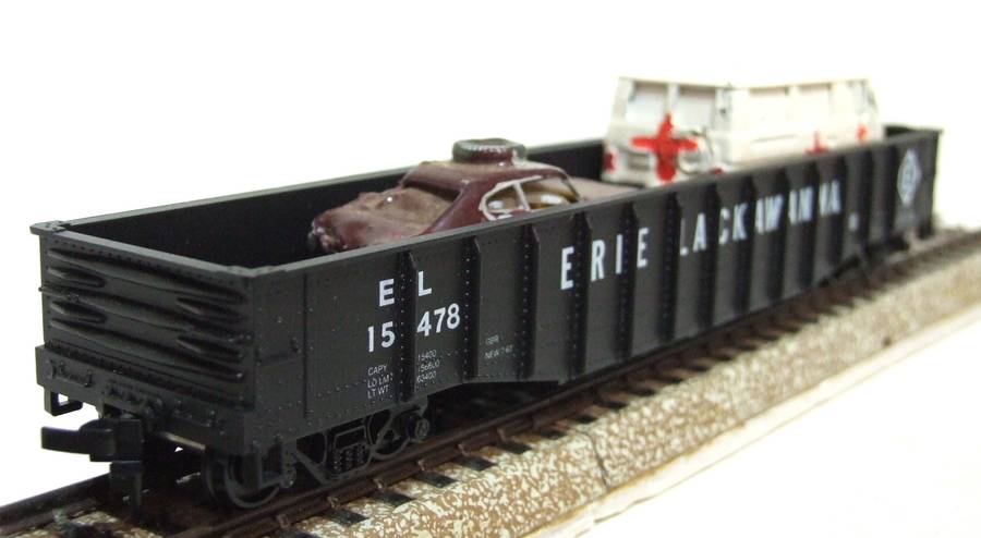 ATHEARN HO: EL 40' Gondola with Scrap Cars as Load in New Old Stock Boxed condition.(USA)